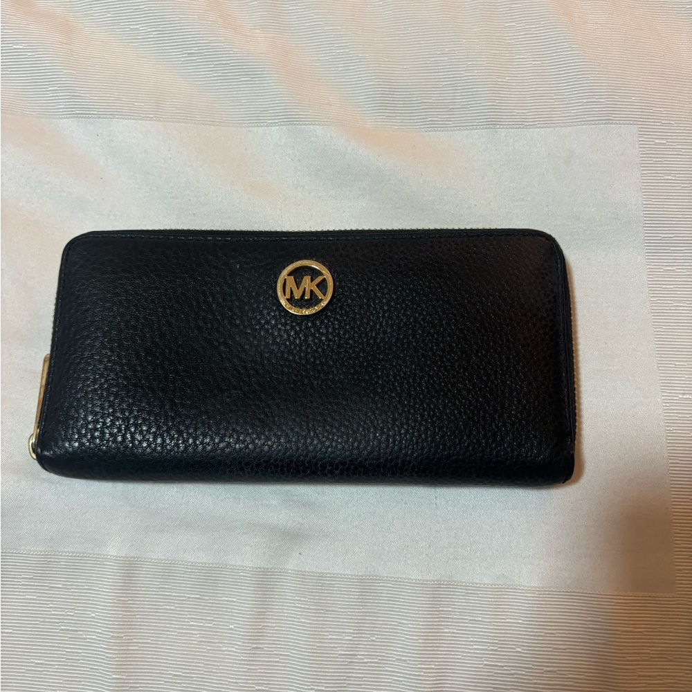 Michael Kors Zip Wallet